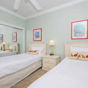 Cozy 2BR Condo Romar Lakes 103E pic13